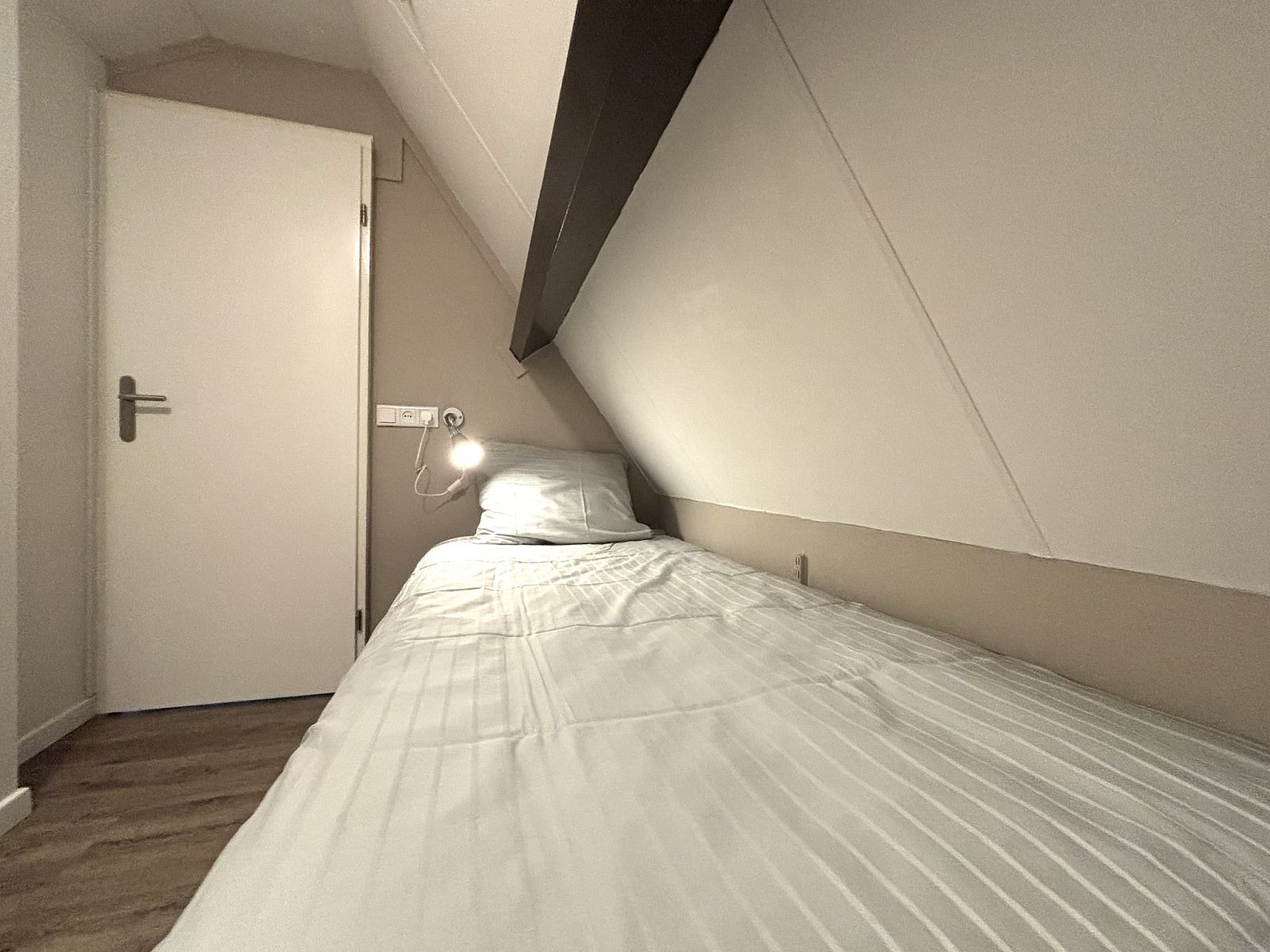 Knusse eenpersoonskamer in Appartement Boszicht 6, Oostkapelle, Walcheren, Zeeland.