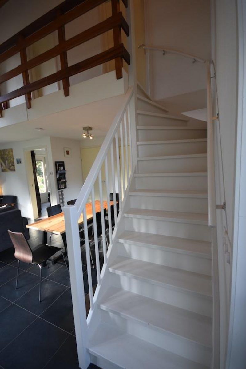 Treppe zum Obergeschoss im Ferienhaus VZ1174 in Oostkapelle, Walcheren.