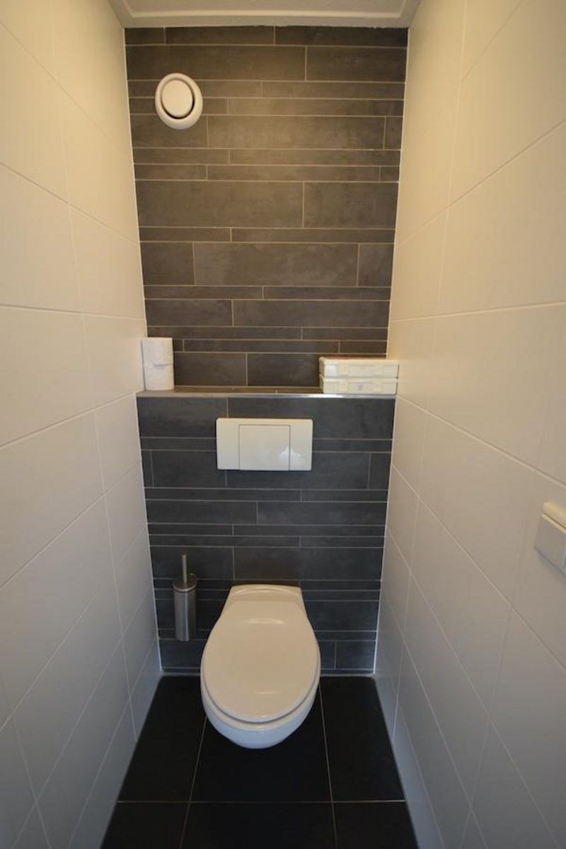 Stilvolles Badezimmer im Ferienhaus VZ1174 in Oostkapelle, Walcheren, mit modernen Fliesen.