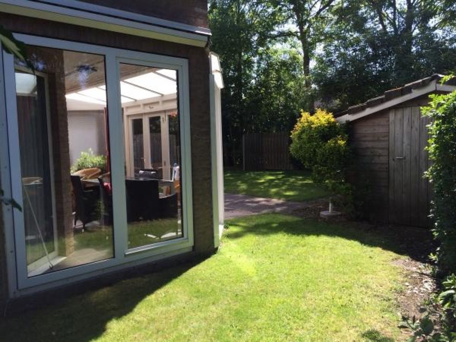 Aussenansicht des Ferienhauses ZE319 in Oostkapelle Walcheren mit Blumengarten