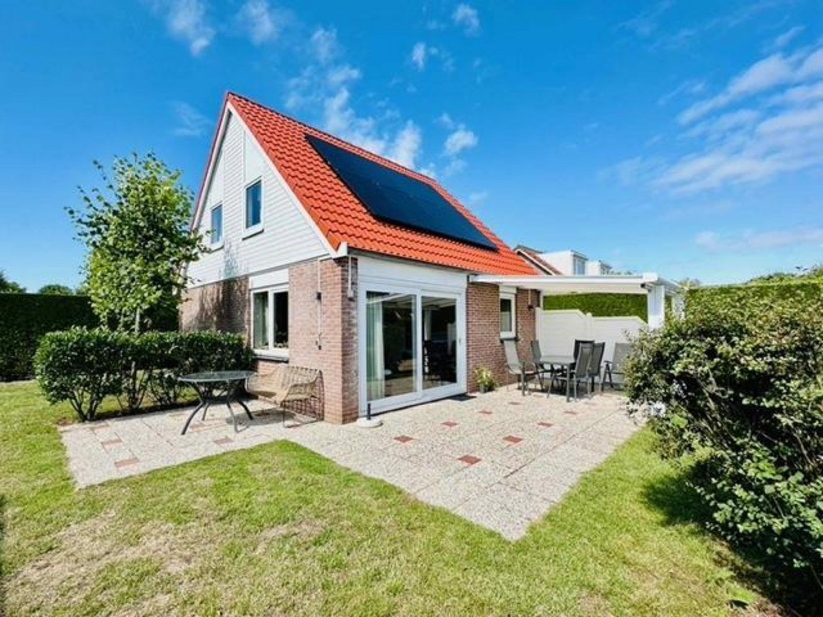 VZ2416 Freistehendes Ferienhaus in Oostkapelle mit sonniger Terrasse und gruenem Garten, Walcheren, Zeeland.