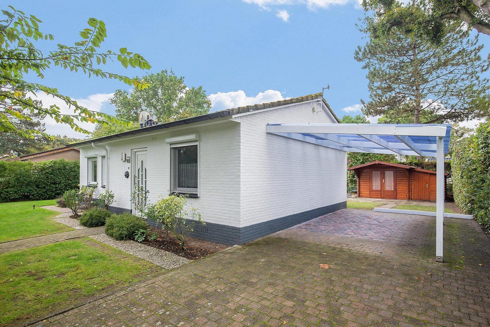 Carport bei VZ2420 Ferienbungalow Oostkapelle mit Zugang zum Garten
