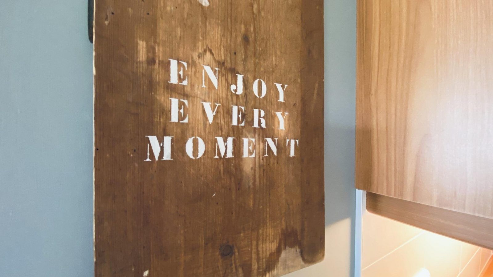 VZ833 Ferienhaus Oostkapelle, inspirierende Wanddekoration im Ferienhaus Walcheren, Zeeland.