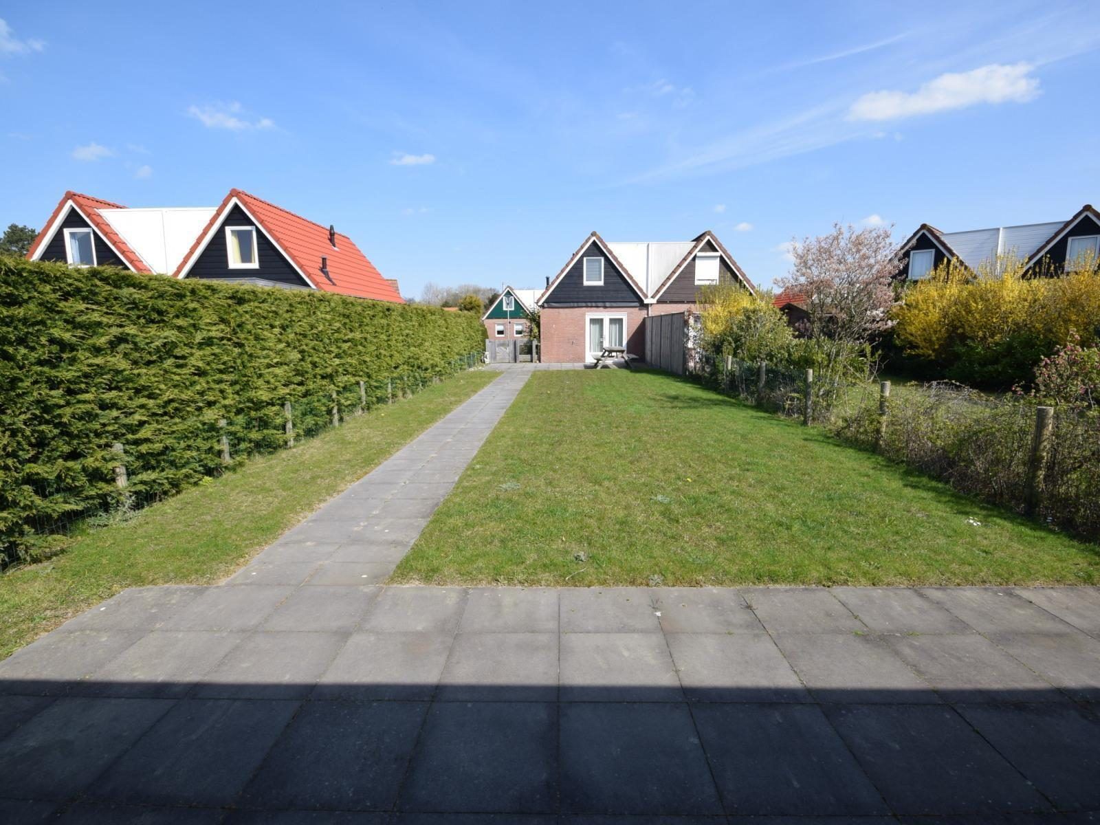 Grosser Garten im Ferienhaus VZ1162 in Oostkapelle, Walcheren, ideal zum Entspannen.