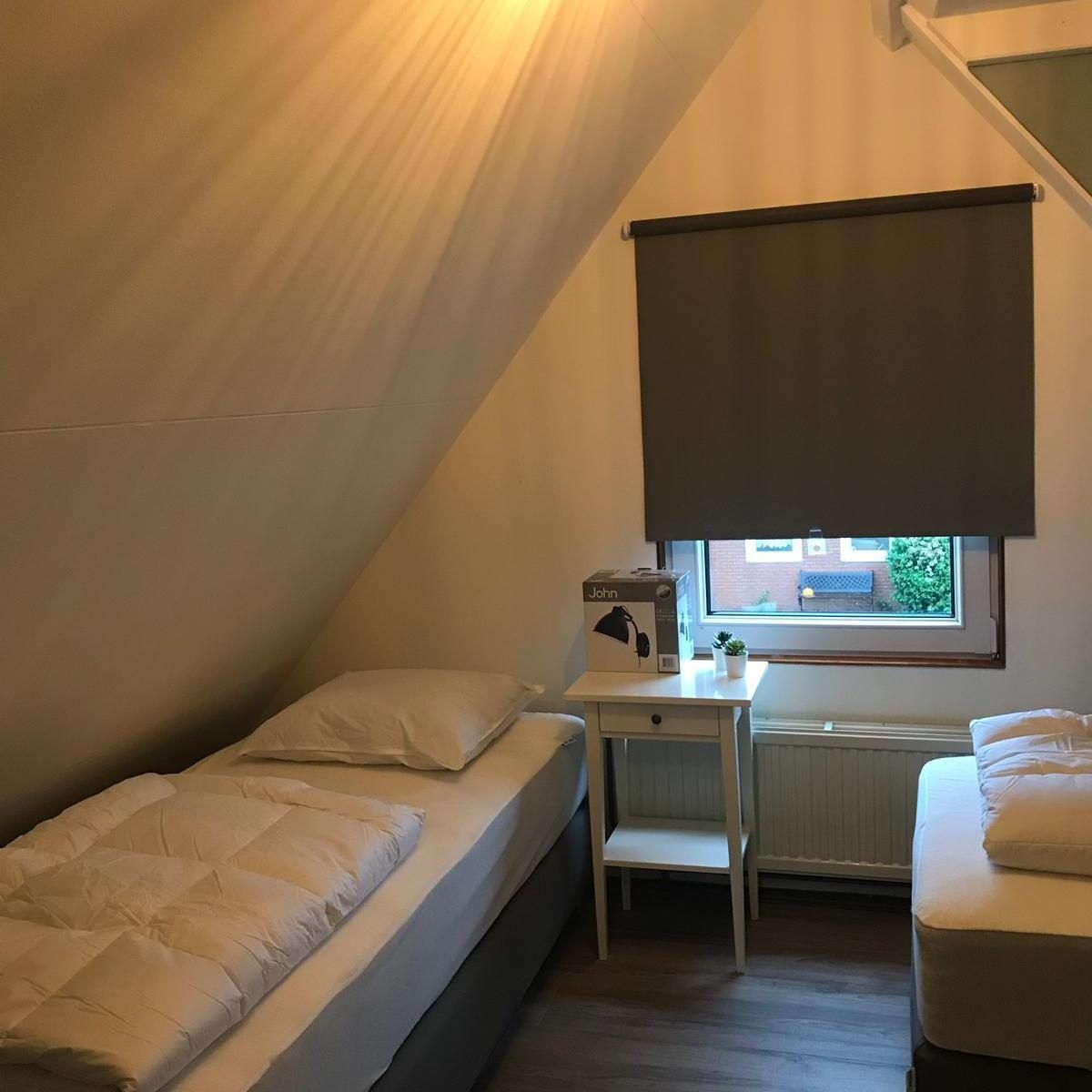 Gemuetliches Schlafzimmer mit Einzelbett im Ferienhaus VZ1162 in Oostkapelle, Walcheren.