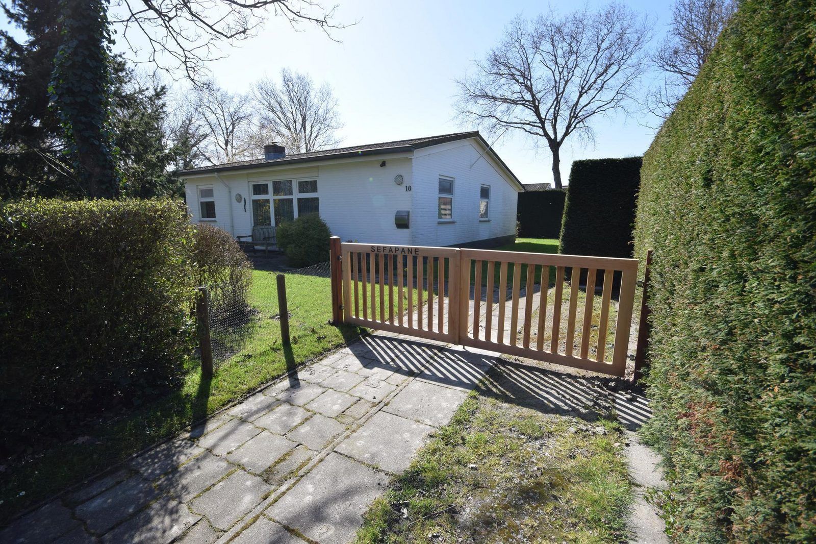 Accessed by VZ1163 Holiday bungalow in Oostkapelle, Walcheren, Zeeland, offers privacy and tranquility.
