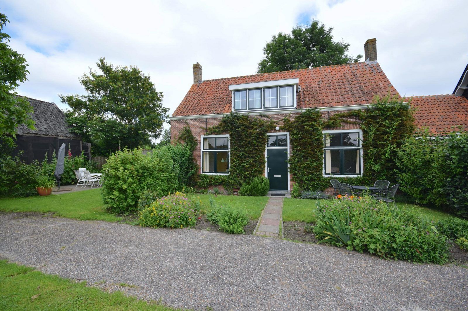 Charmantes Ferienhaus VZ2329 in Oostkapelle mit gruenem Garten auf Walcheren, Zeeland.