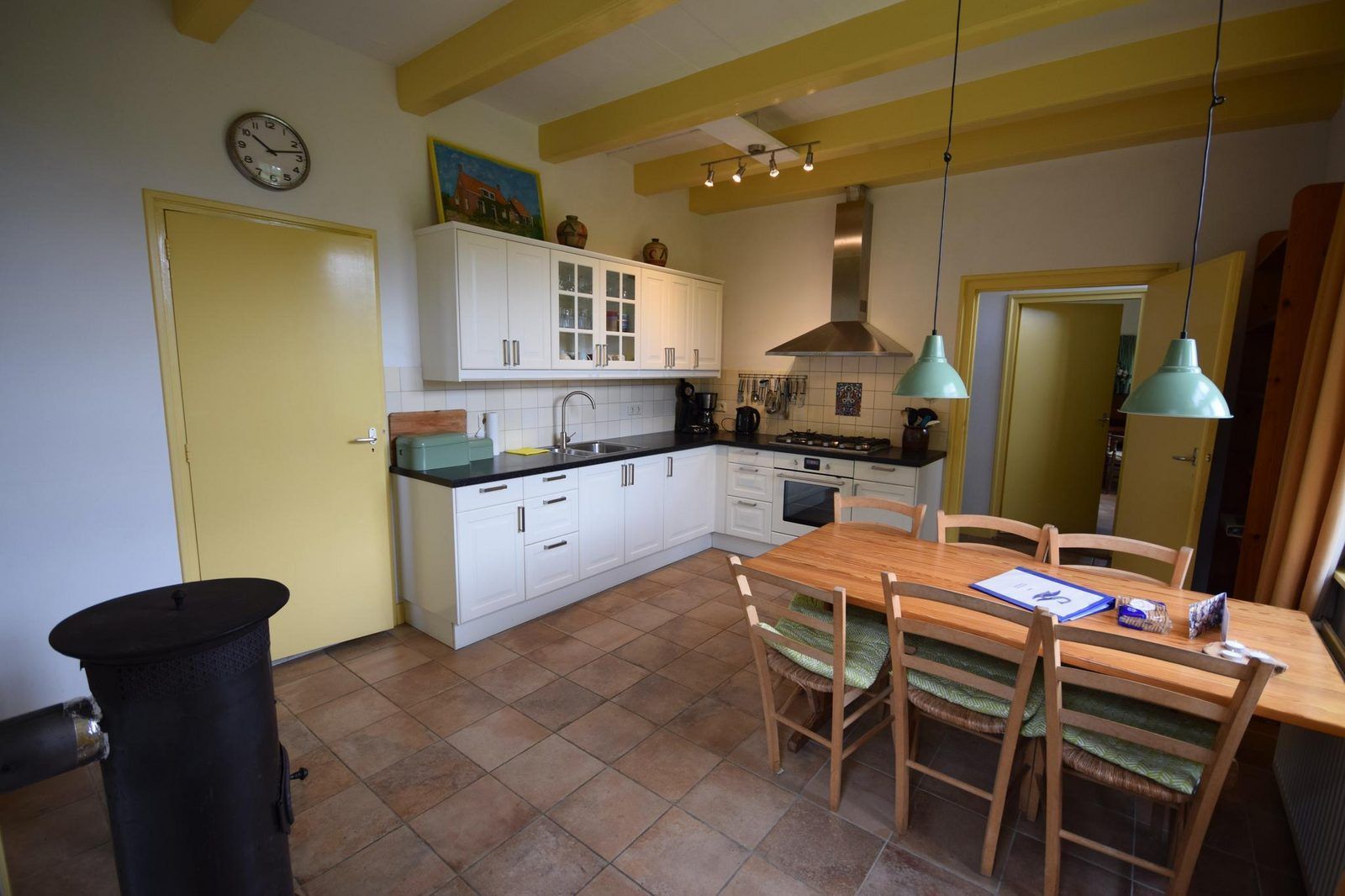 Moderne Kueche in VZ2329 Ferienhaus Oostkapelle mit geraeumiger Essecke, Walcheren.