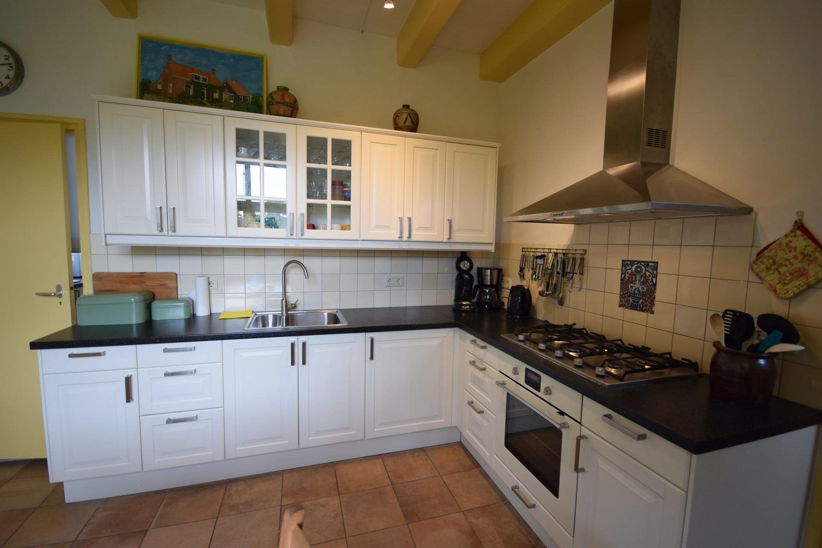 Voll ausgestattete Kueche in VZ2329 Ferienhaus Oostkapelle, ideal fuer kulinarische Liebhaber.