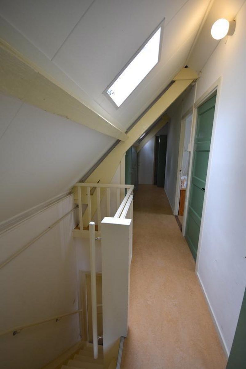 Helle Diele im Obergeschoss des Ferienhauses VZ2329 Oostkapelle, Zeeland.