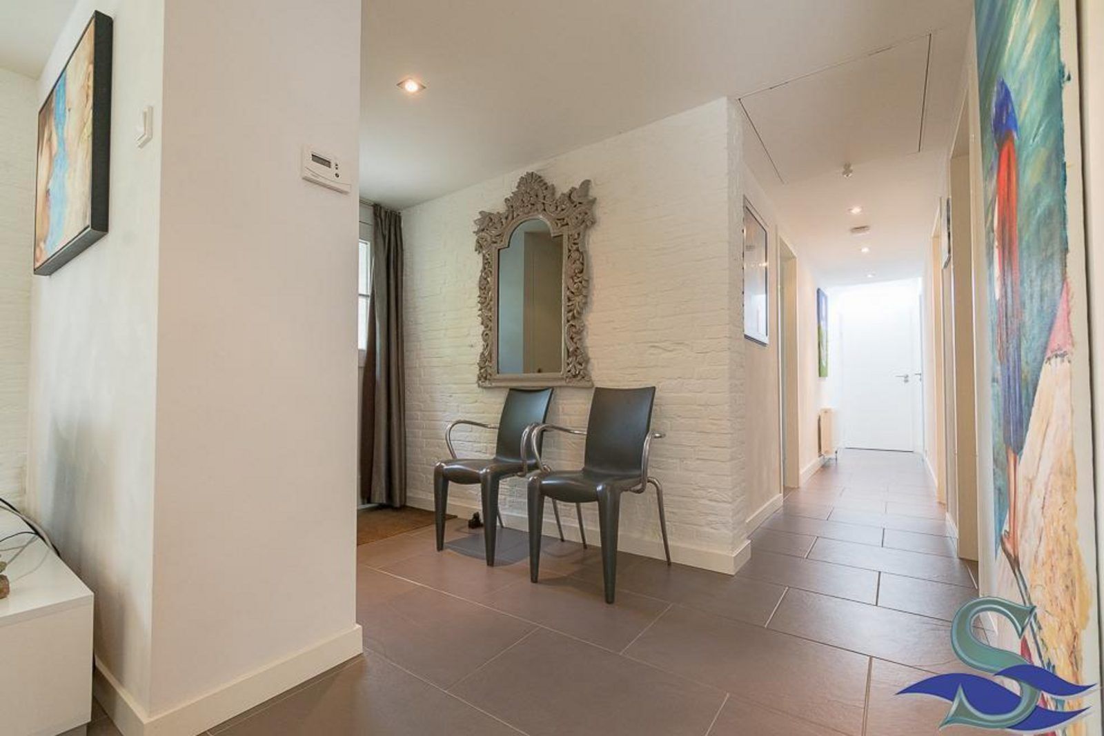 Hal met stijlvolle decoratie in VZ1173 Vakantiebungalow in Oostkapelle, Zeeland.