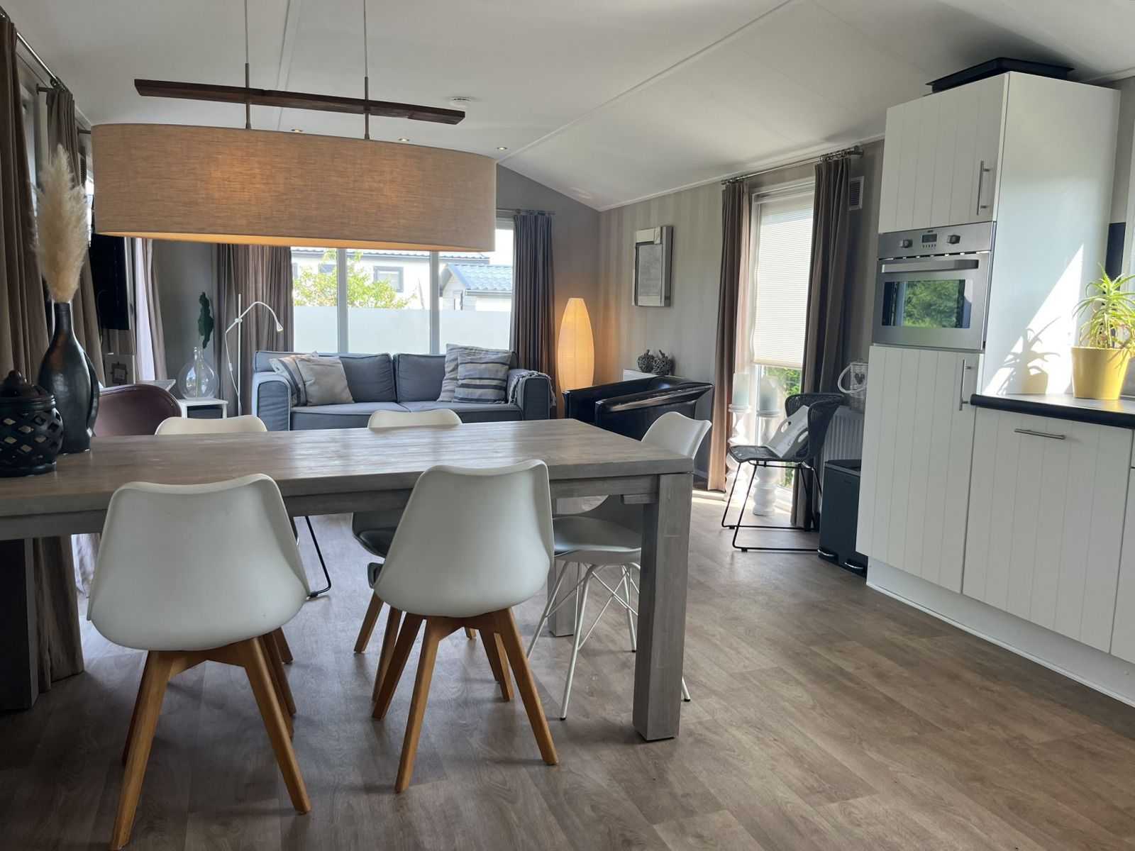 Kuechenzeile mit Backofen im Ferienhaus ZE1509, Oostkapelle, Zeeland.