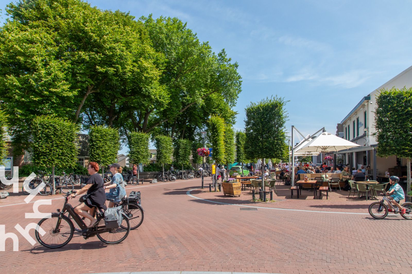 Ueberdachte Terrasse mit Wein und Snacks im Ferienhaus ZE067 Oostkapelle Walcheren