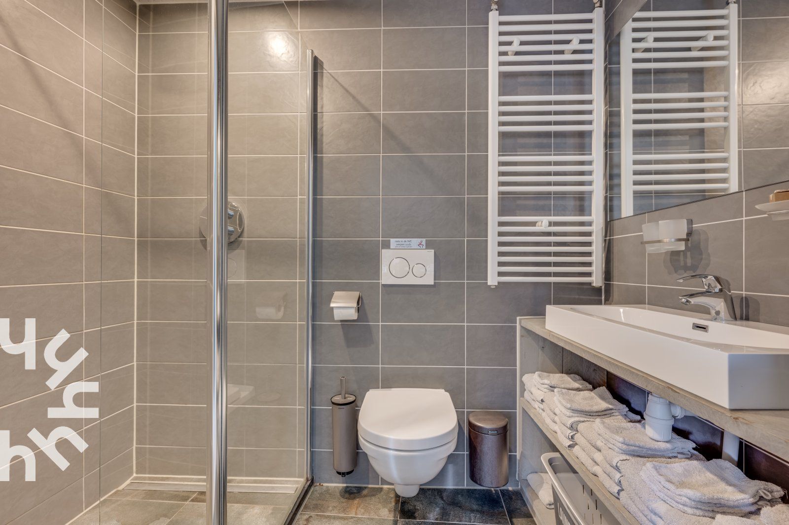 Geraeumiges Wohnzimmer im Ferienhaus ZE067 Oostkapelle Walcheren mit Essecke