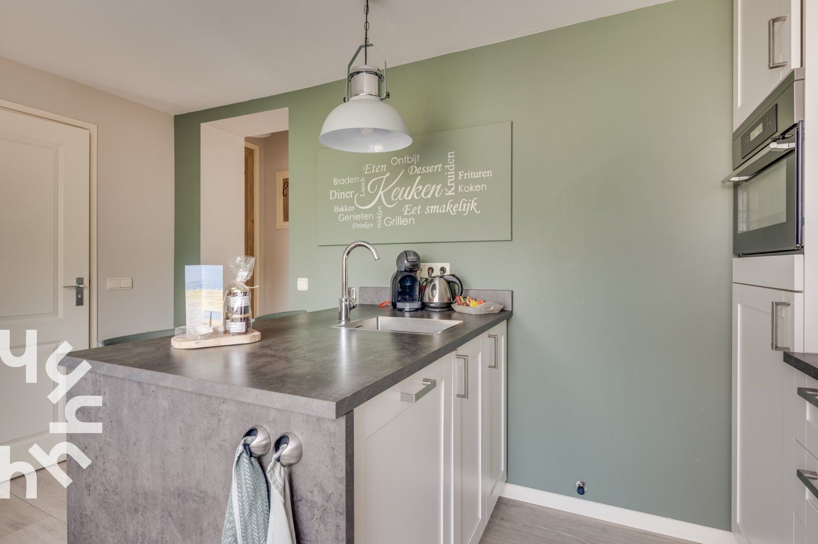 Stilvolles Wohnzimmer im Ferienhaus ZE067 Oostkapelle Walcheren mit Kunst