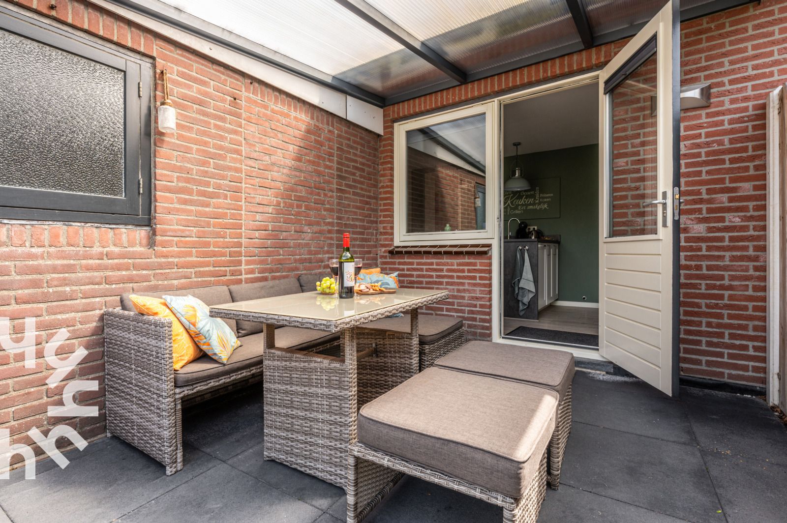 Schlafzimmer mit Fernseher im Ferienhaus ZE067 Oostkapelle Walcheren