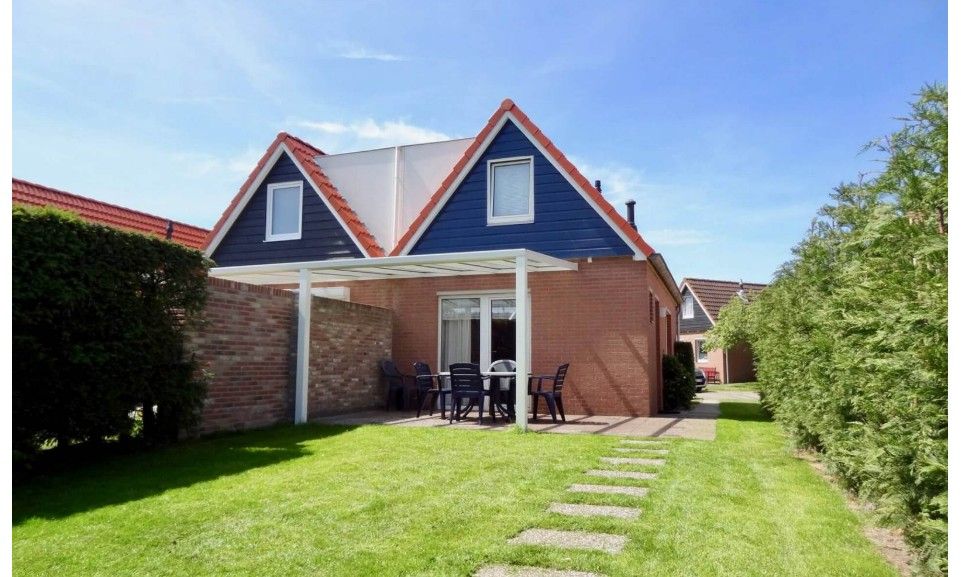 Vakantiewoning Oostkapelle in Zeeland, charmant vakantiehuis met zonnig terras en groene tuin, op 800 meter van het strand in Walcheren.