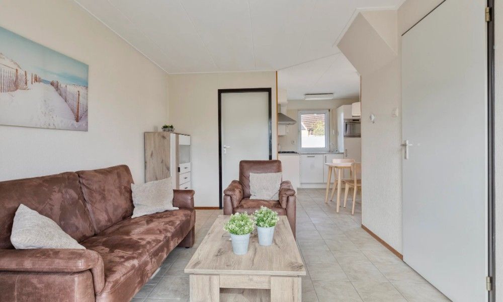 Gezellige woonkamer van Vakantiewoning Oostkapelle, vakantiehuis in Walcheren, Zeeland, op 800 m van het strand met comfortabele zithoek.