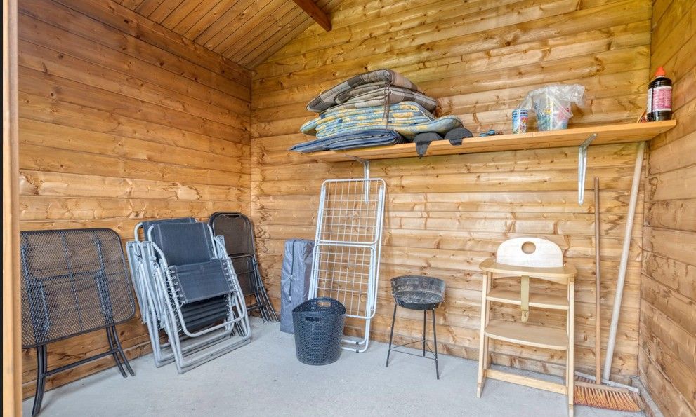 Opslagruimte in Vakantiewoning Oostkapelle, Walcheren, Zeeland. Ideaal voor het opbergen van strandstoelen en benodigdheden dichtbij het strand.