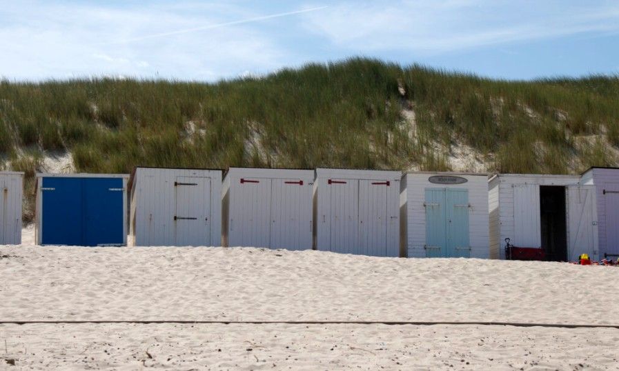 Strandhuisjes bij Vakantiewoning Oostkapelle, vakantiehuis dichtbij de kust van Walcheren in Zeeland, op 800 meter van het strand.
