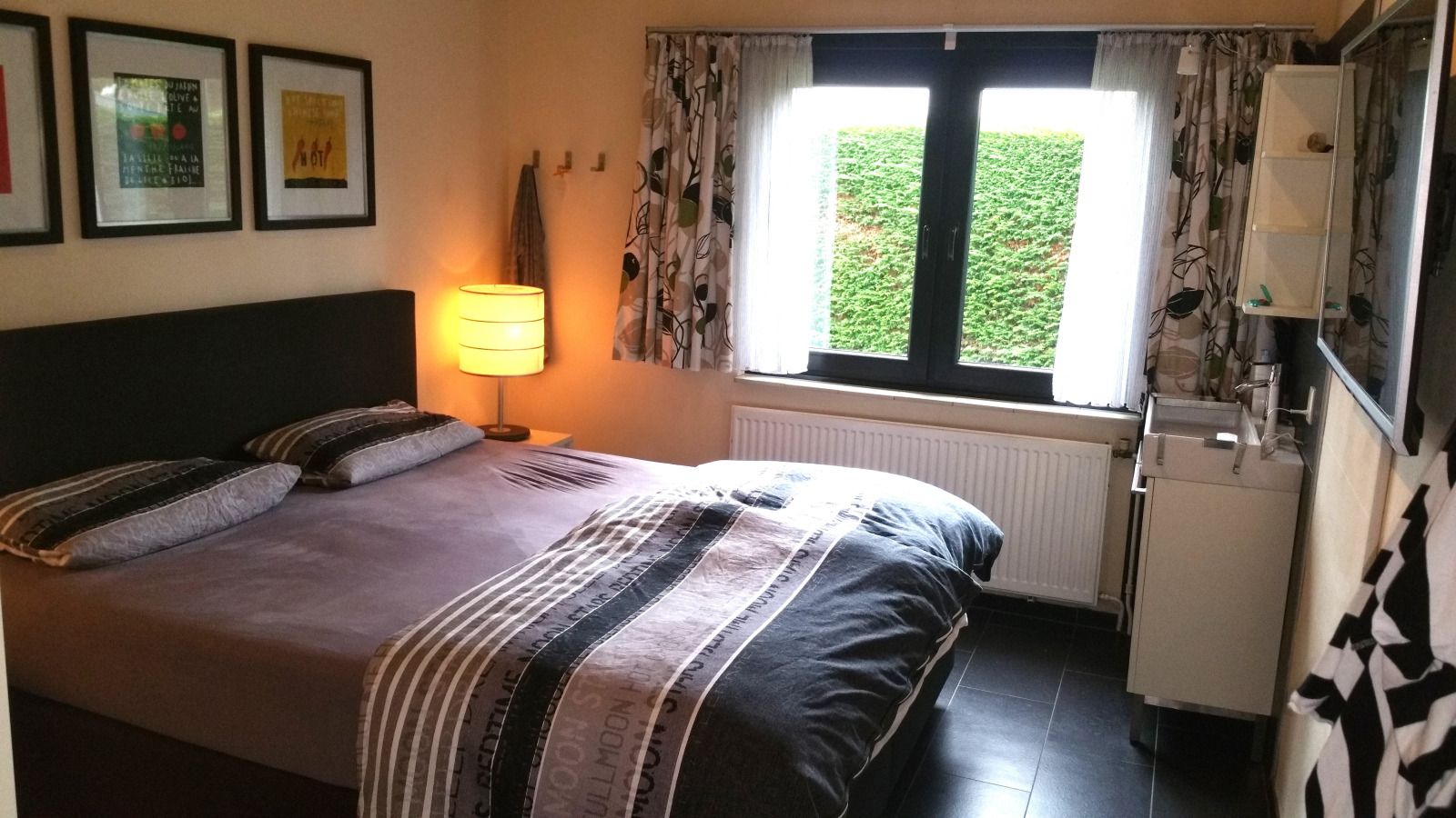 Terrasse mit Esstisch im Ferienhaus ZE1298 in Oostkapelle Walcheren.