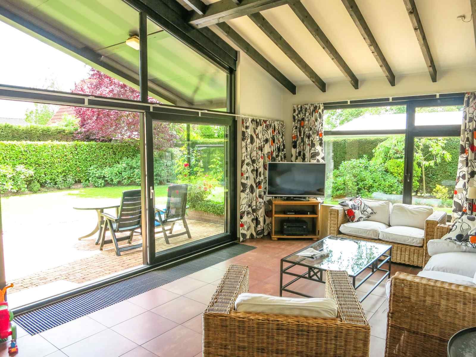 Modernes Badezimmer mit Dusche im Ferienhaus ZE1298 Oostkapelle.