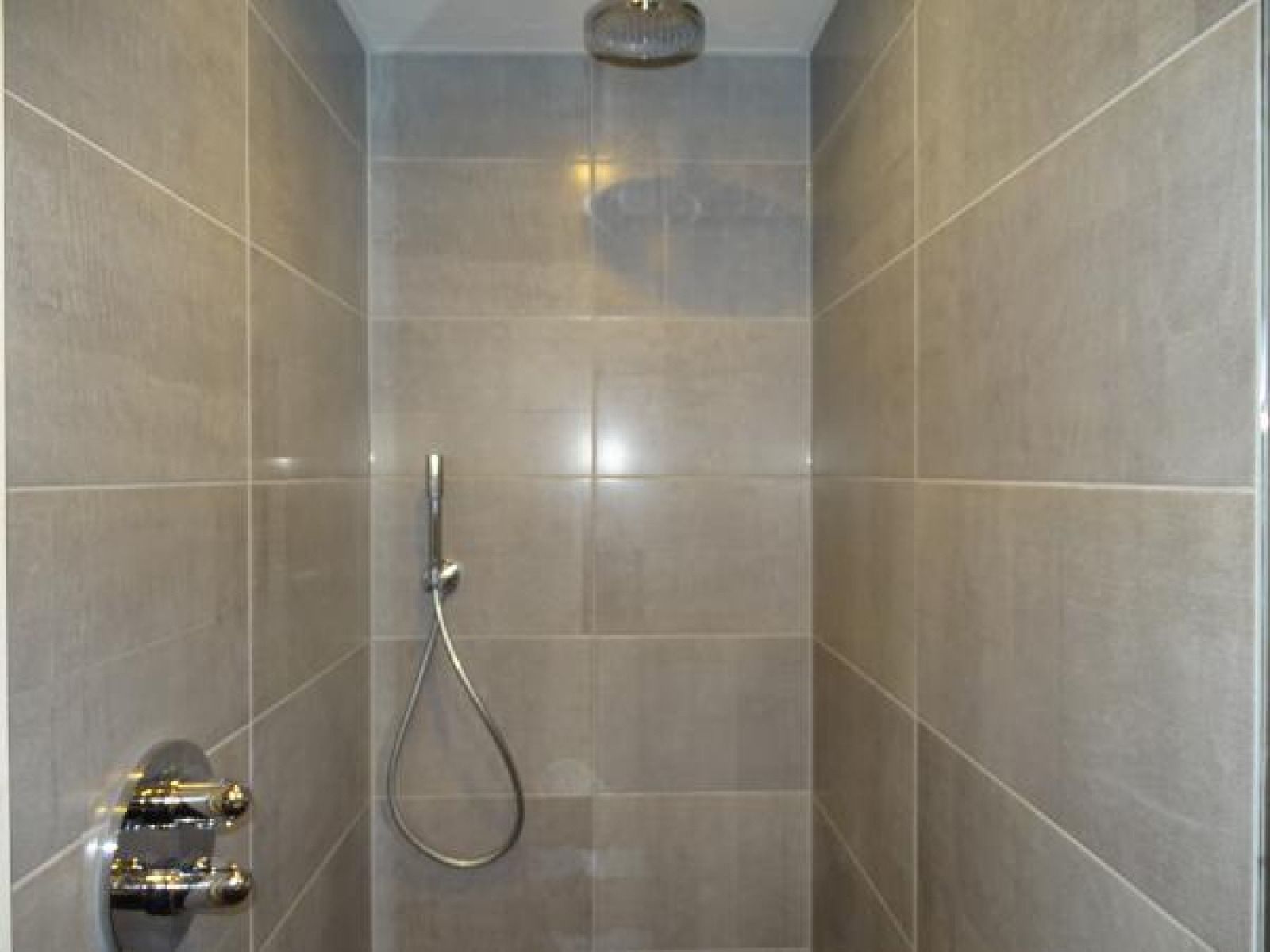 Laeufer entlang der Kueste im Ferienhaus ZE321, Oostkapelle, Walcheren, Zeeland.