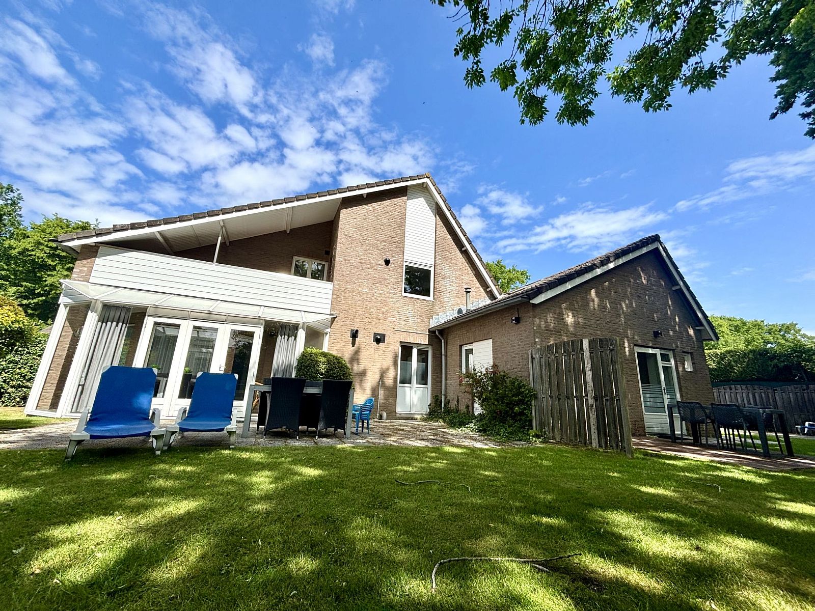 Exterior of Apartment Boszicht 1 in Oostkapelle, Walcheren, with spacious garden and terrace.