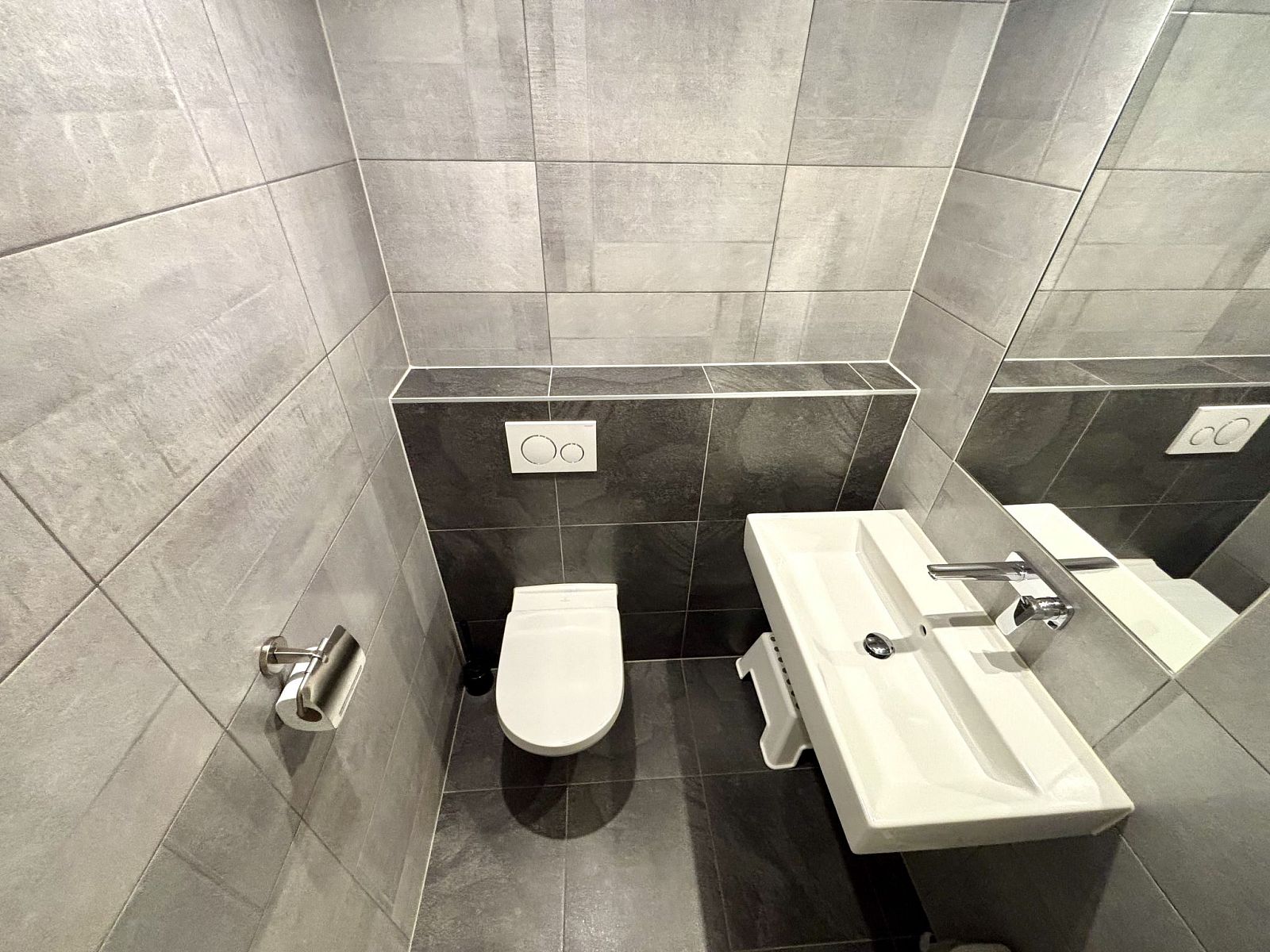 Stylish toilet room in Apartment Boszicht 1, Oostkapelle, Walcheren, with modern finishes.