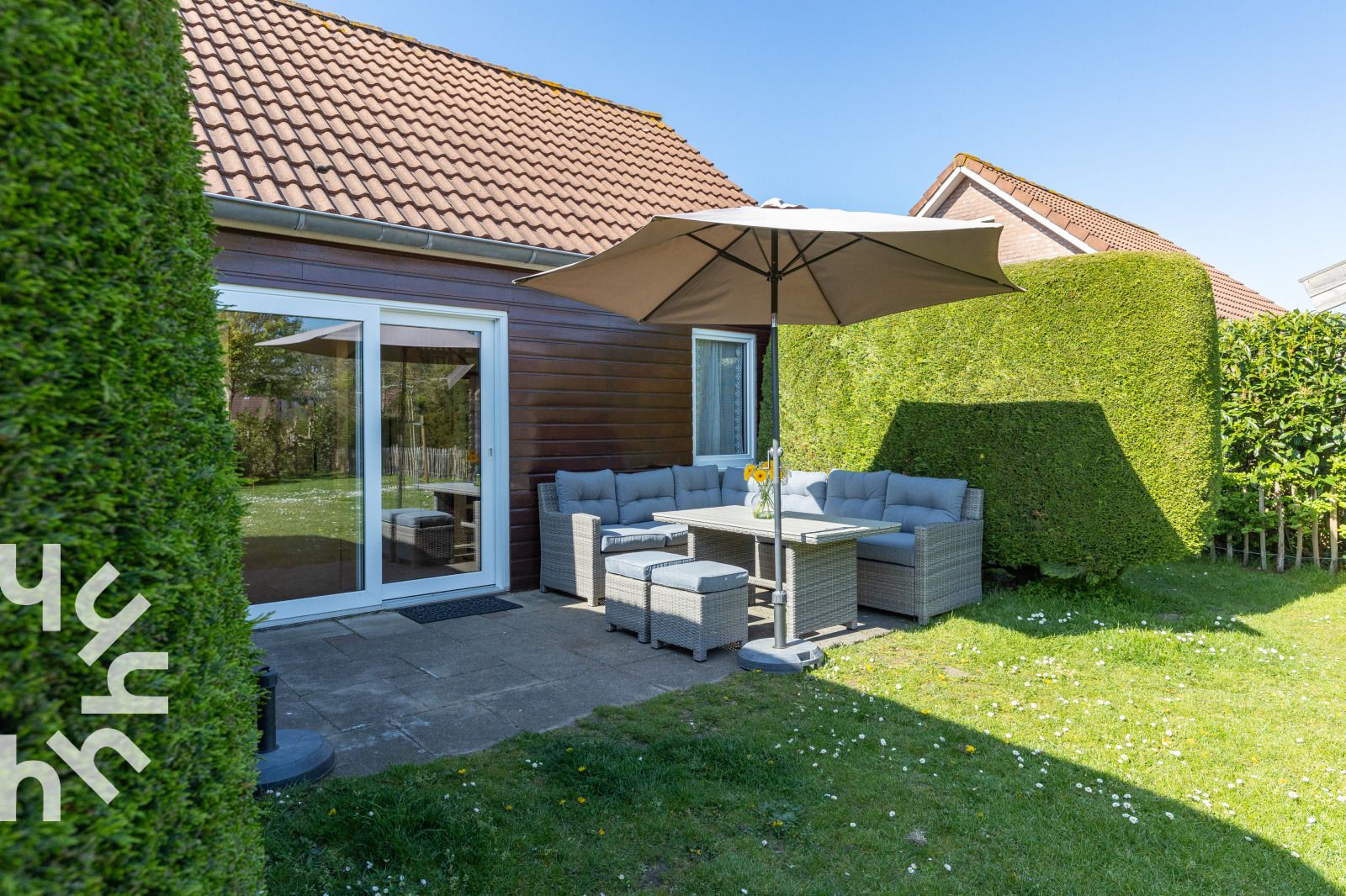 Enjoy the sunny garden of vacation home ZE414 in Oostkapelle, Walcheren, Zeeland.