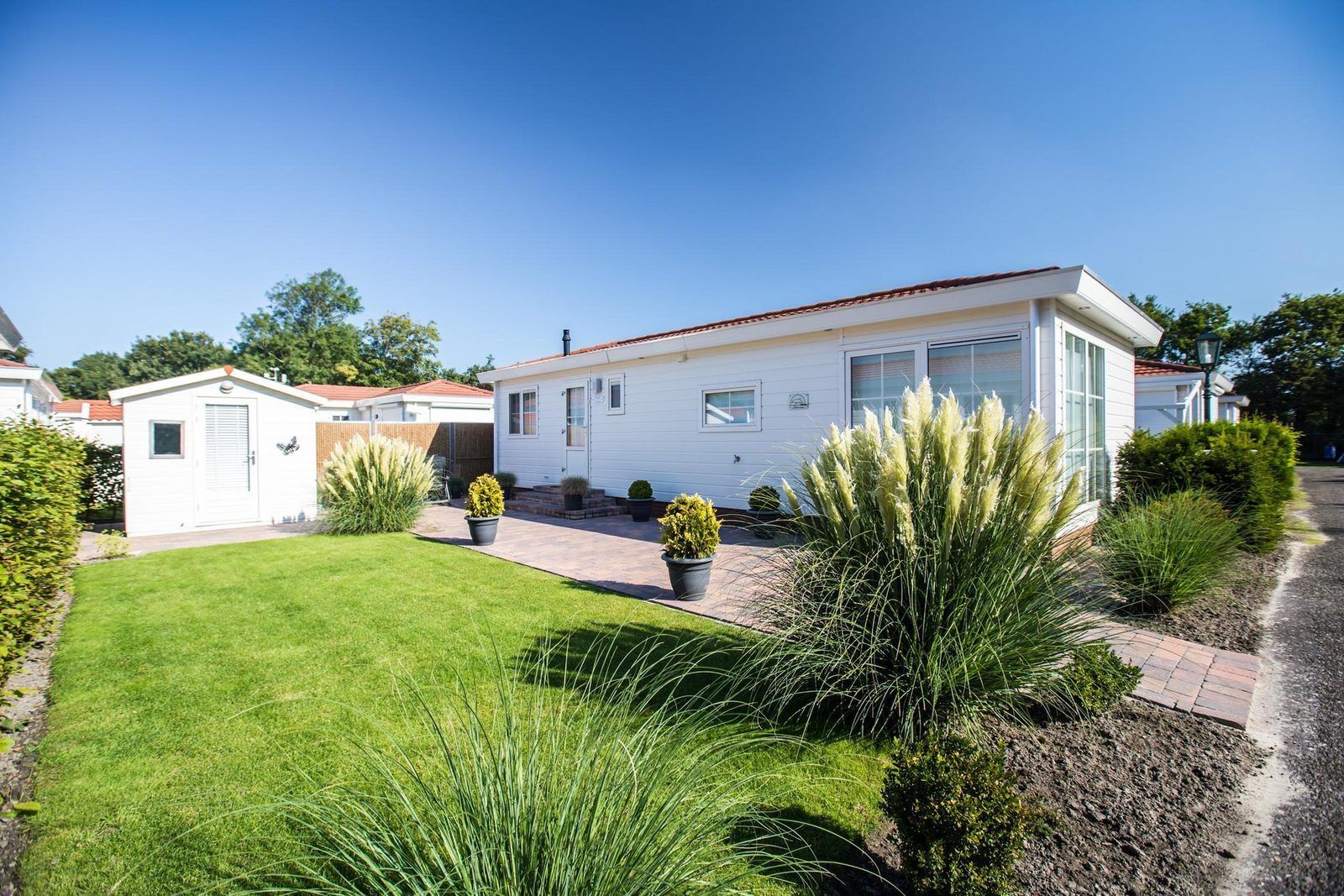 VZ983 Ferienchalet in Oostkapelle mit gruenem Garten und Terrasse in Walcheren, Zeeland.