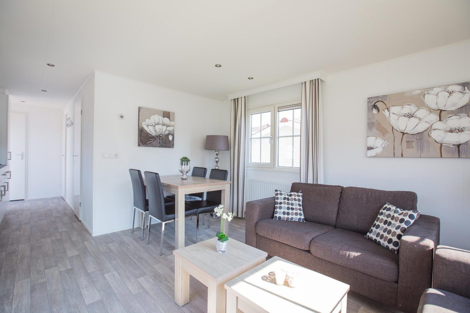 Essecke in VZ983 Ferienhaus in Oostkapelle, Walcheren, mit moderner Einrichtung.