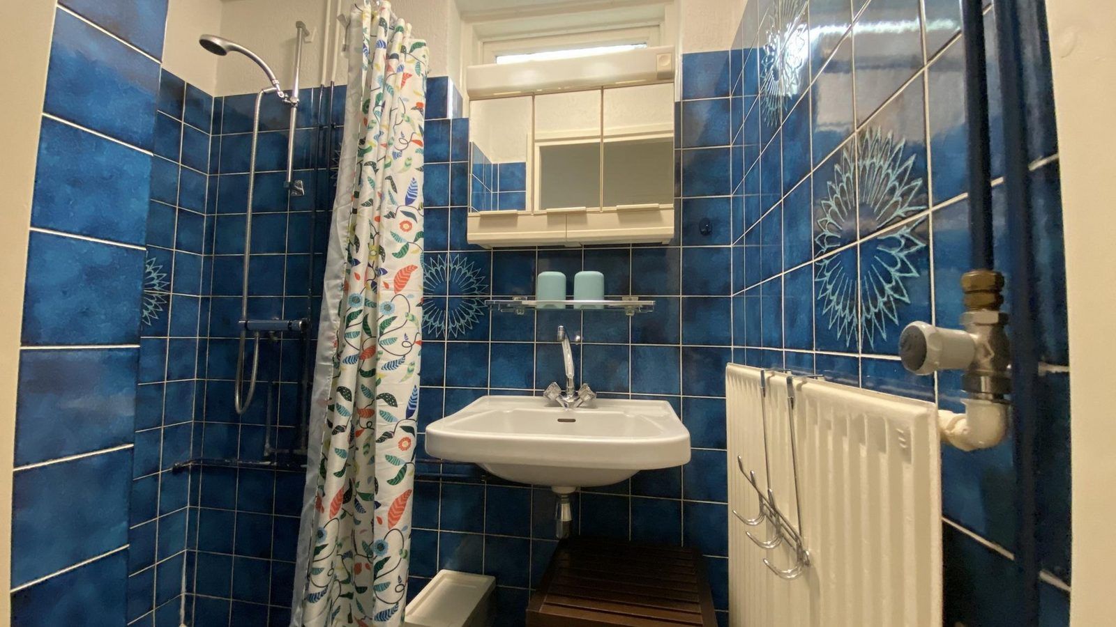 Badkamer met douche in VZ1007 Vakantiebungalow, Oostkapelle, Walcheren, Zeeland.