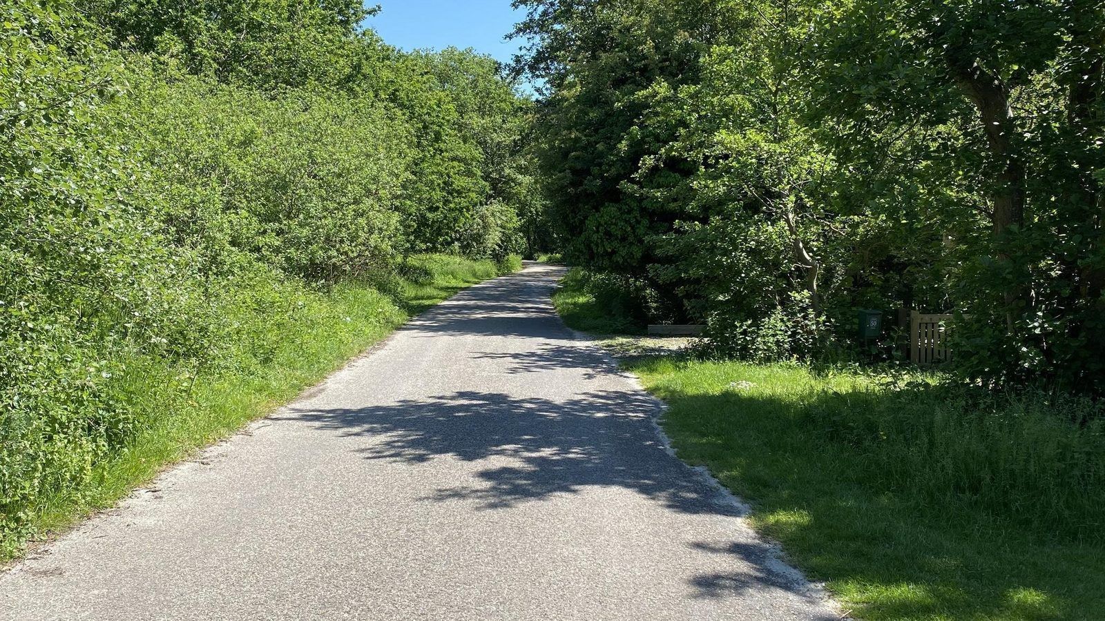 Landelijke weg nabij VZ1007 Vakantiebungalow, Oostkapelle, Walcheren, Zeeland.