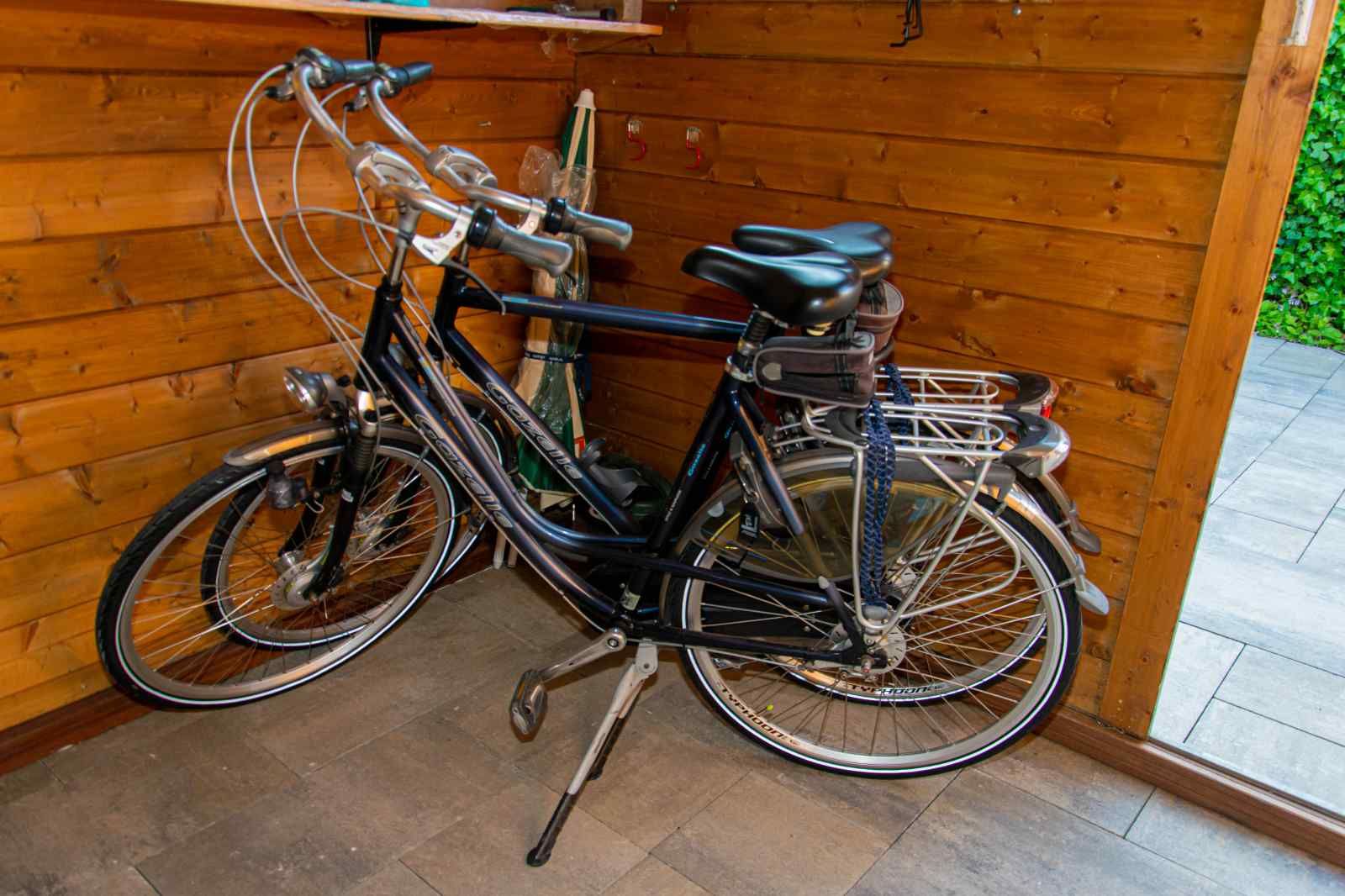 Fahrraeder in der Scheune des Ferienhauses ZE1402 in Oostkapelle, Walcheren, Zeeland fuer Erkundungen in der Umgebung.