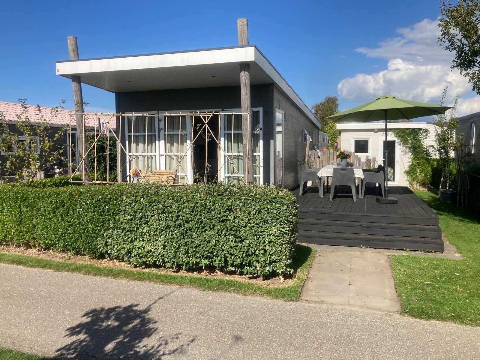 Ruime keuken en eetruimte in ZE1593 vakantiehuis, Oostkapelle, Walcheren, ideaal voor koken.