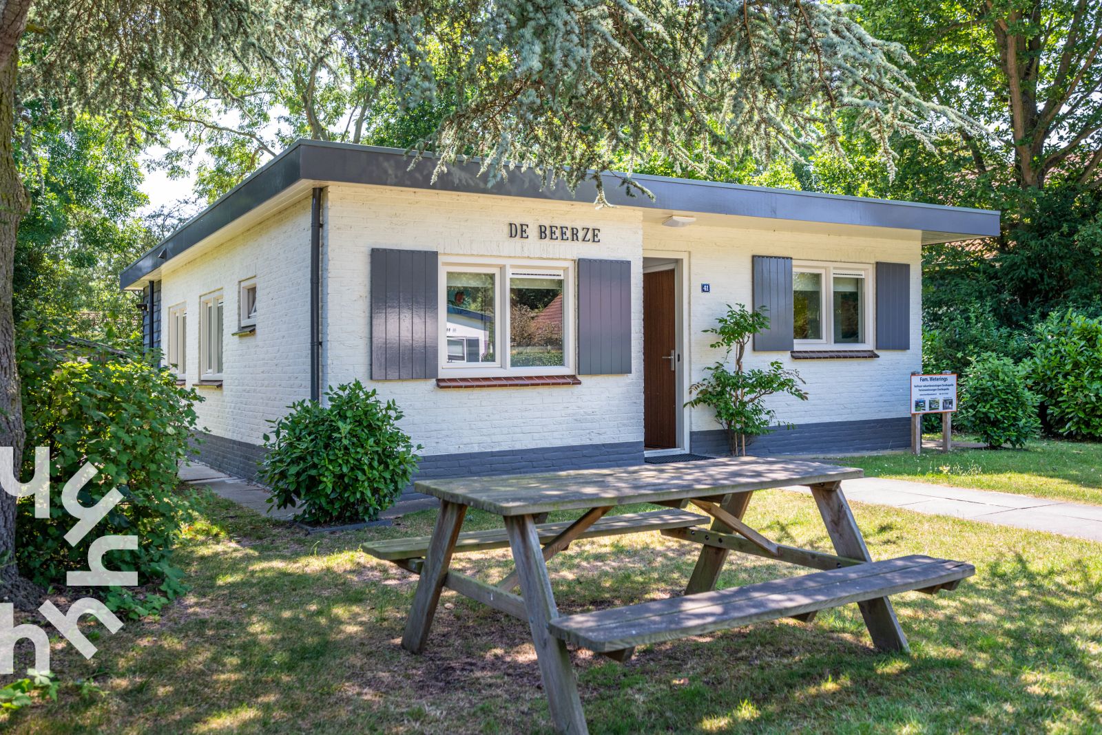 ZE073 vakantiehuis in Oostkapelle, Walcheren, omgeven door groene natuur.