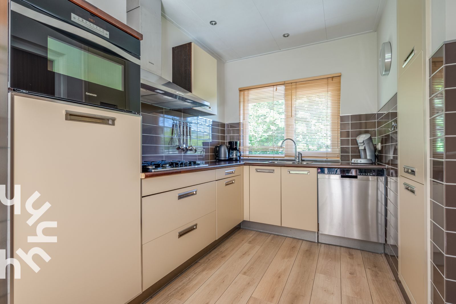 Stijlvolle badkamer met douche in ZE073 vakantiehuis, Oostkapelle, Walcheren.
