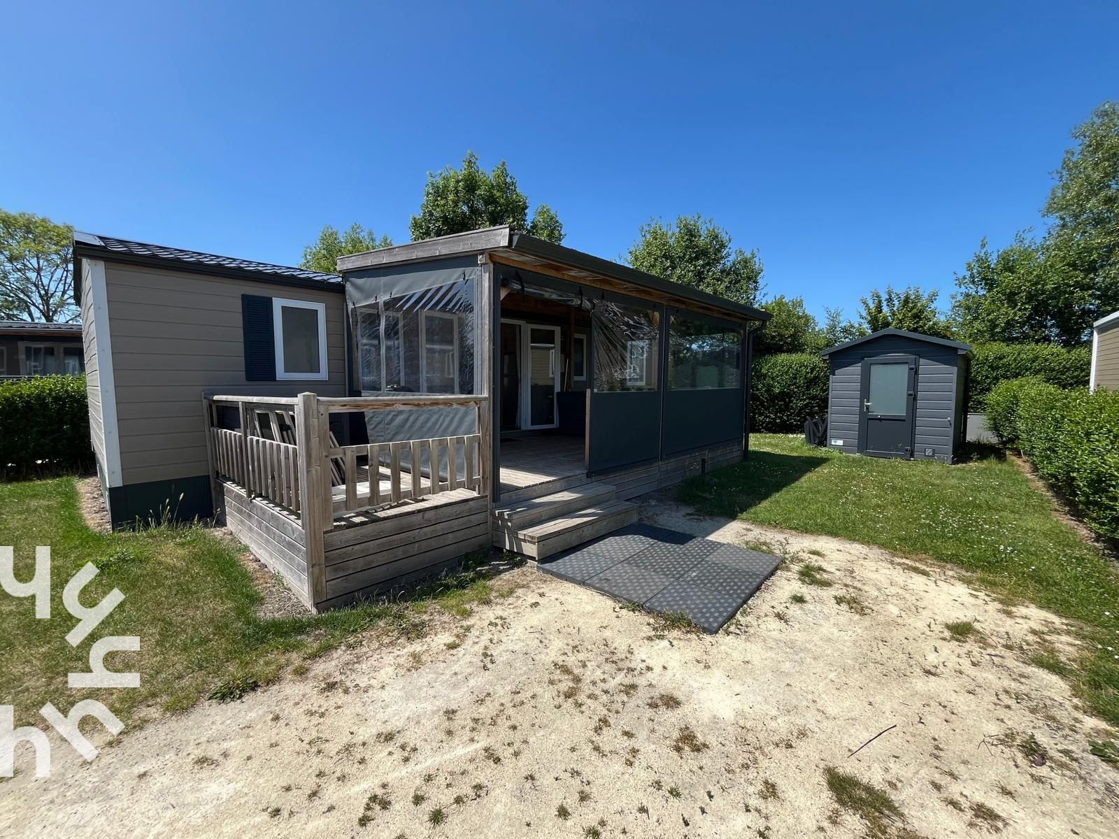 Vakantiehuis ZE1680 in Oostkapelle, Walcheren met zonnige veranda en groene omgeving in Zeeland.