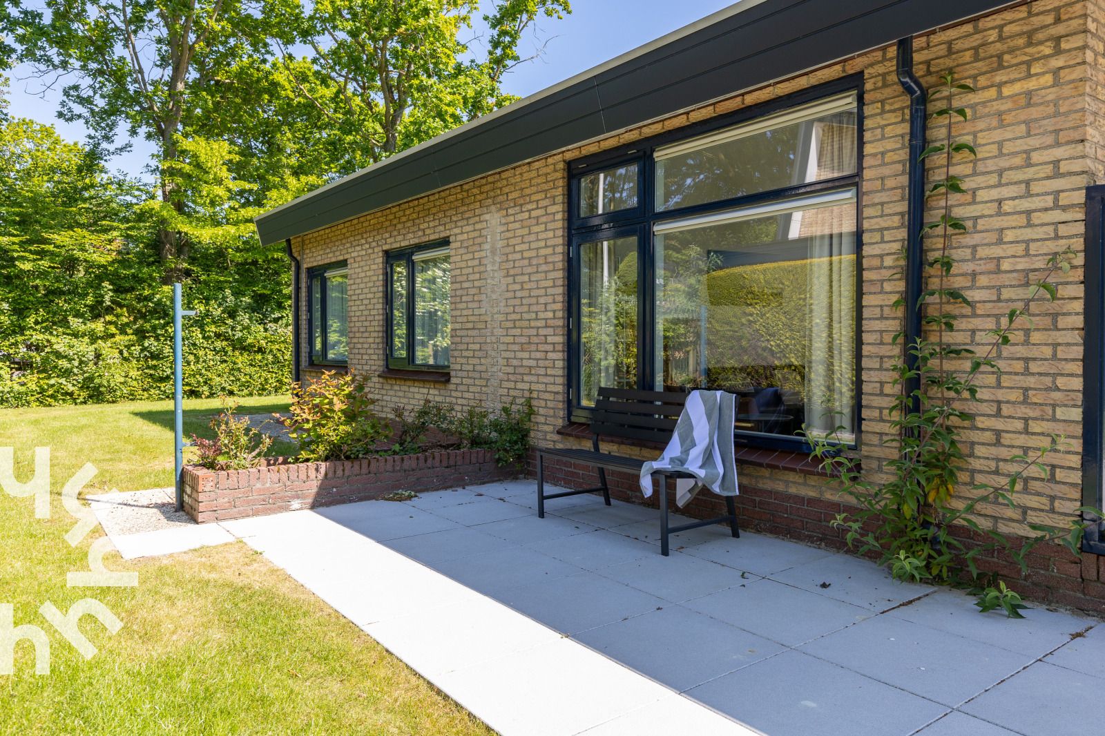 Hinterhof des Ferienhauses ZE624 in Oostkapelle, Walcheren, ideal zum Entspannen.