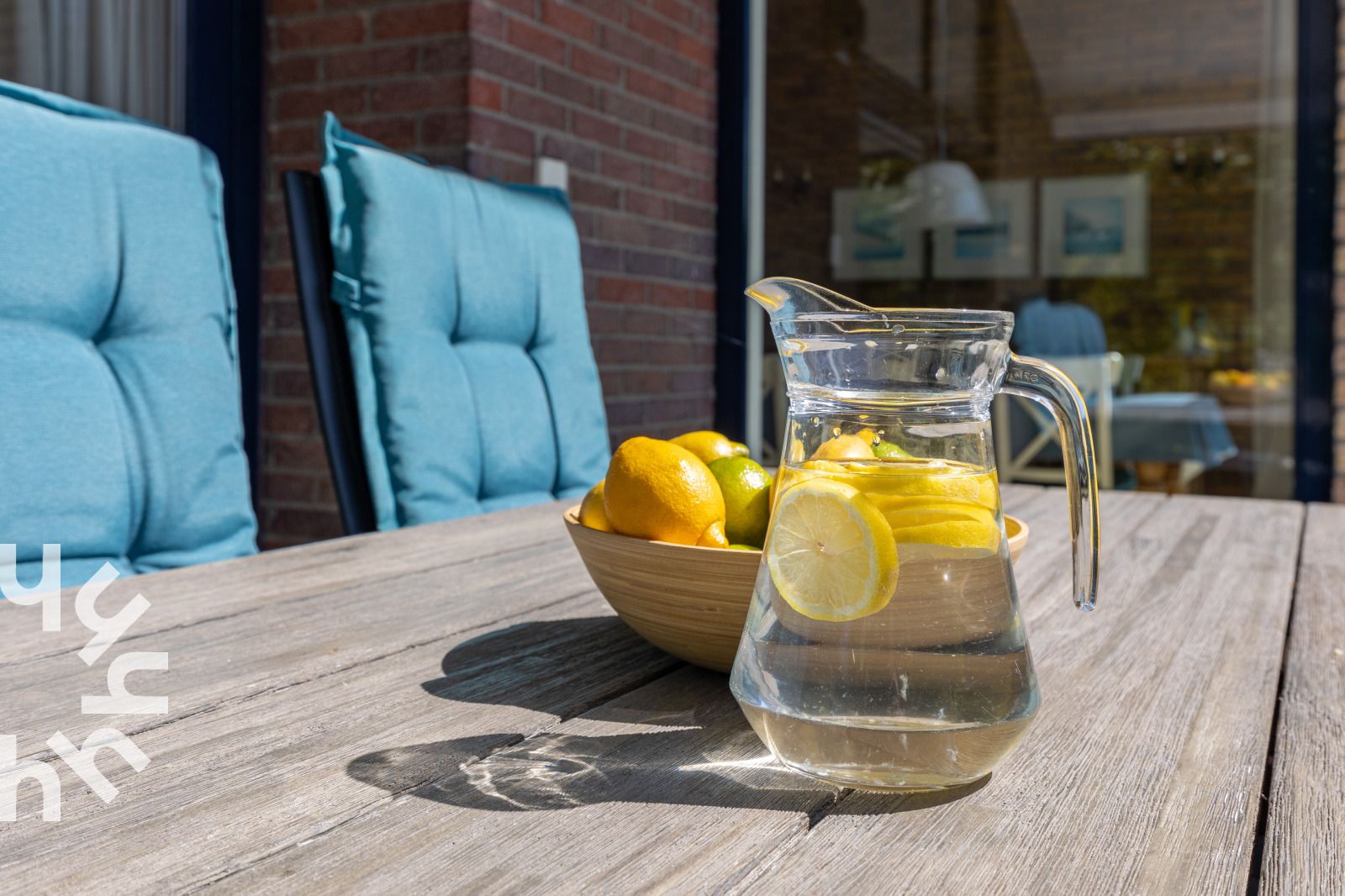Bunte Strandhaeuschen in der Naehe des Ferienhauses ZE624 in Oostkapelle, Walcheren, Zeeland.