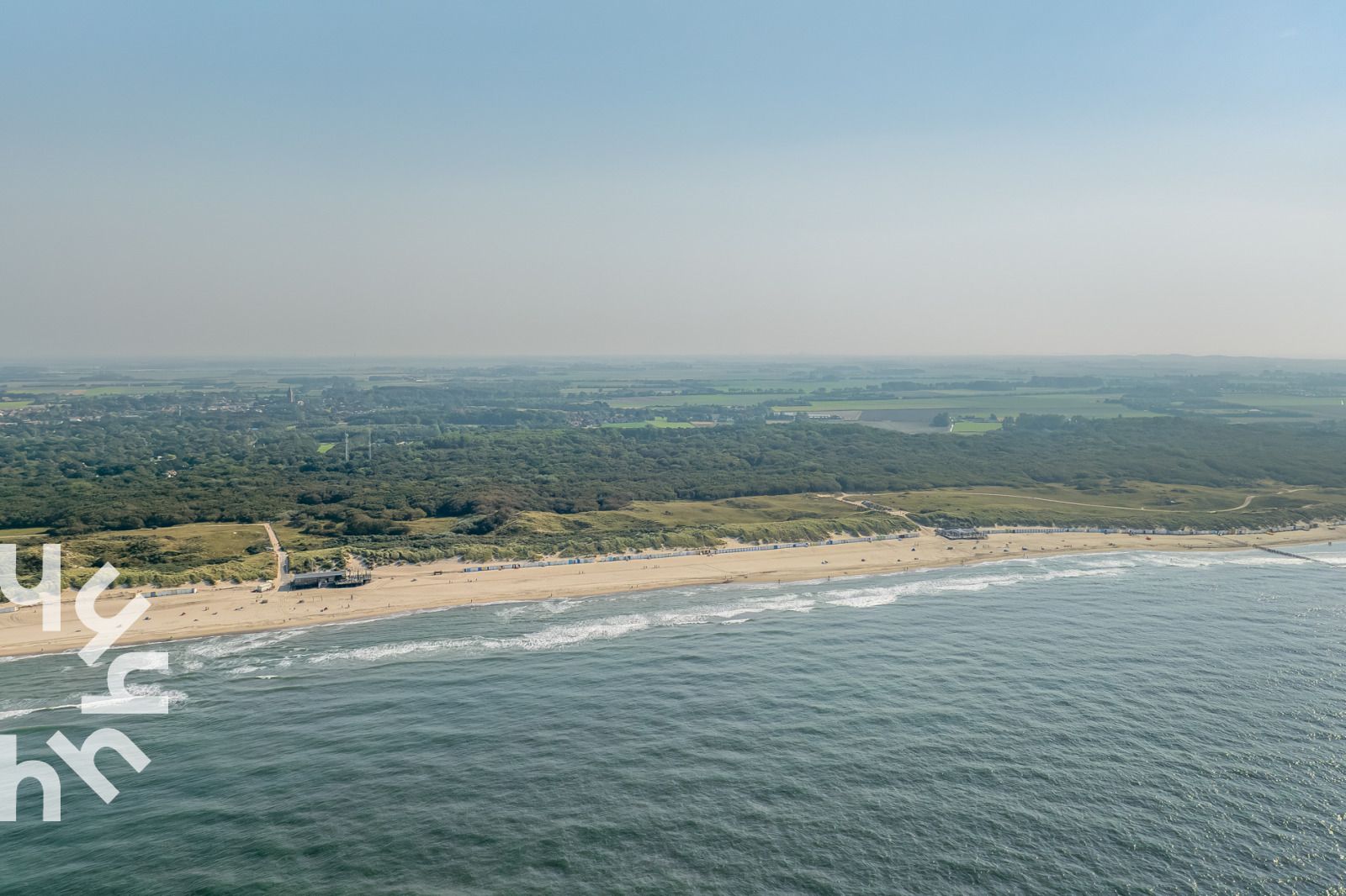 Ruime eetkamer in vakantiehuis ZE242 in Oostkapelle, Walcheren, Zeeland.