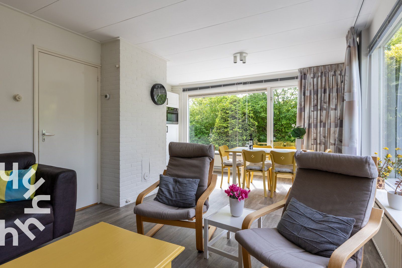 Speeltoestellen in de tuin van vakantiehuis ZE242 in Oostkapelle, Walcheren, Zeeland.