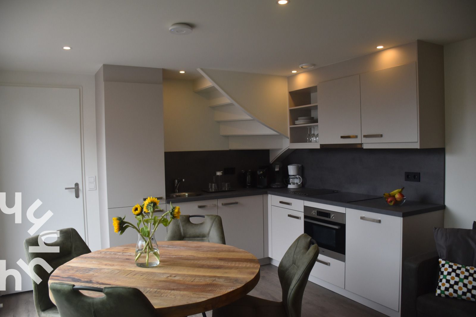 Stilvolles Wohnzimmer im Ferienhaus ZE732 in Westkapelle, Walcheren, Zeeland mit Pflanzen.