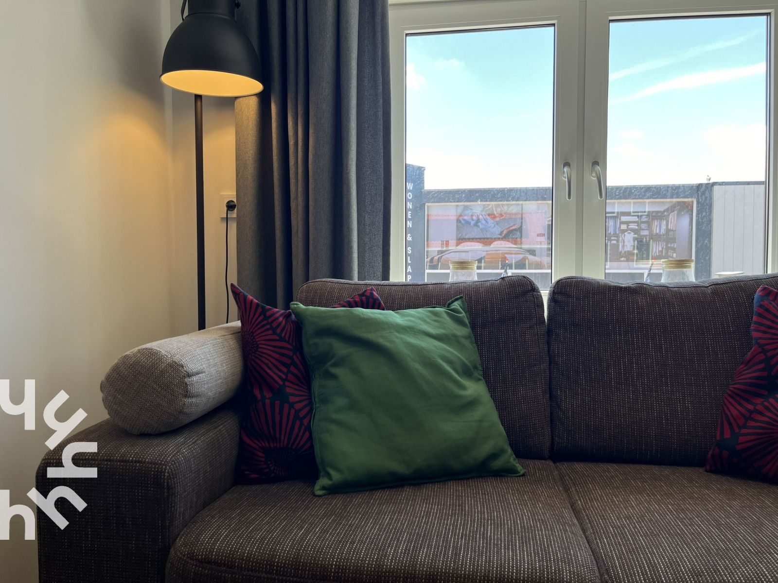 Spacious living room in vacation home ZE927, Westkapelle, with kitchen and comfortable seating.