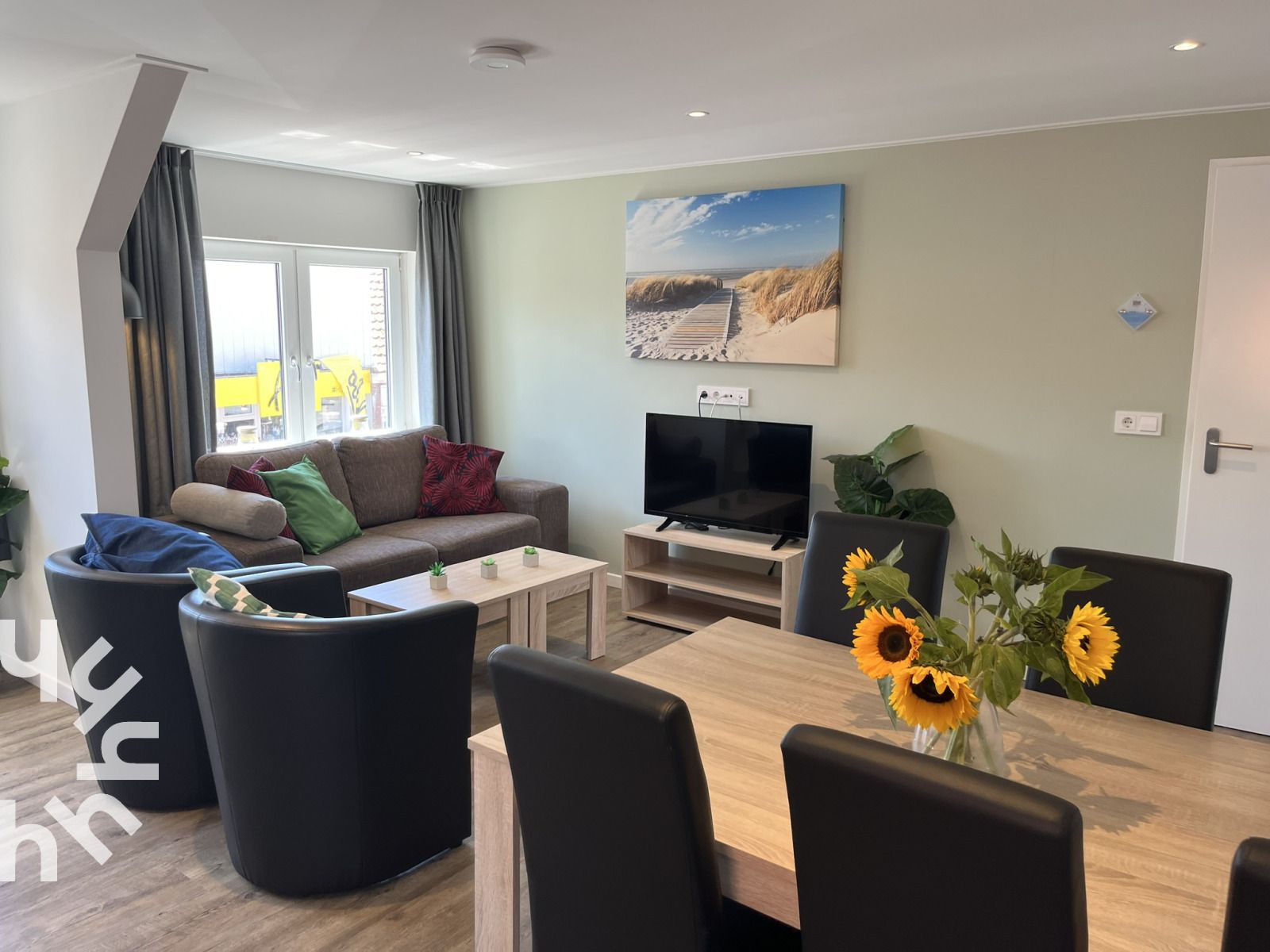 Sunny terrace at vacation home ZE927 in Westkapelle, Walcheren, with seating.