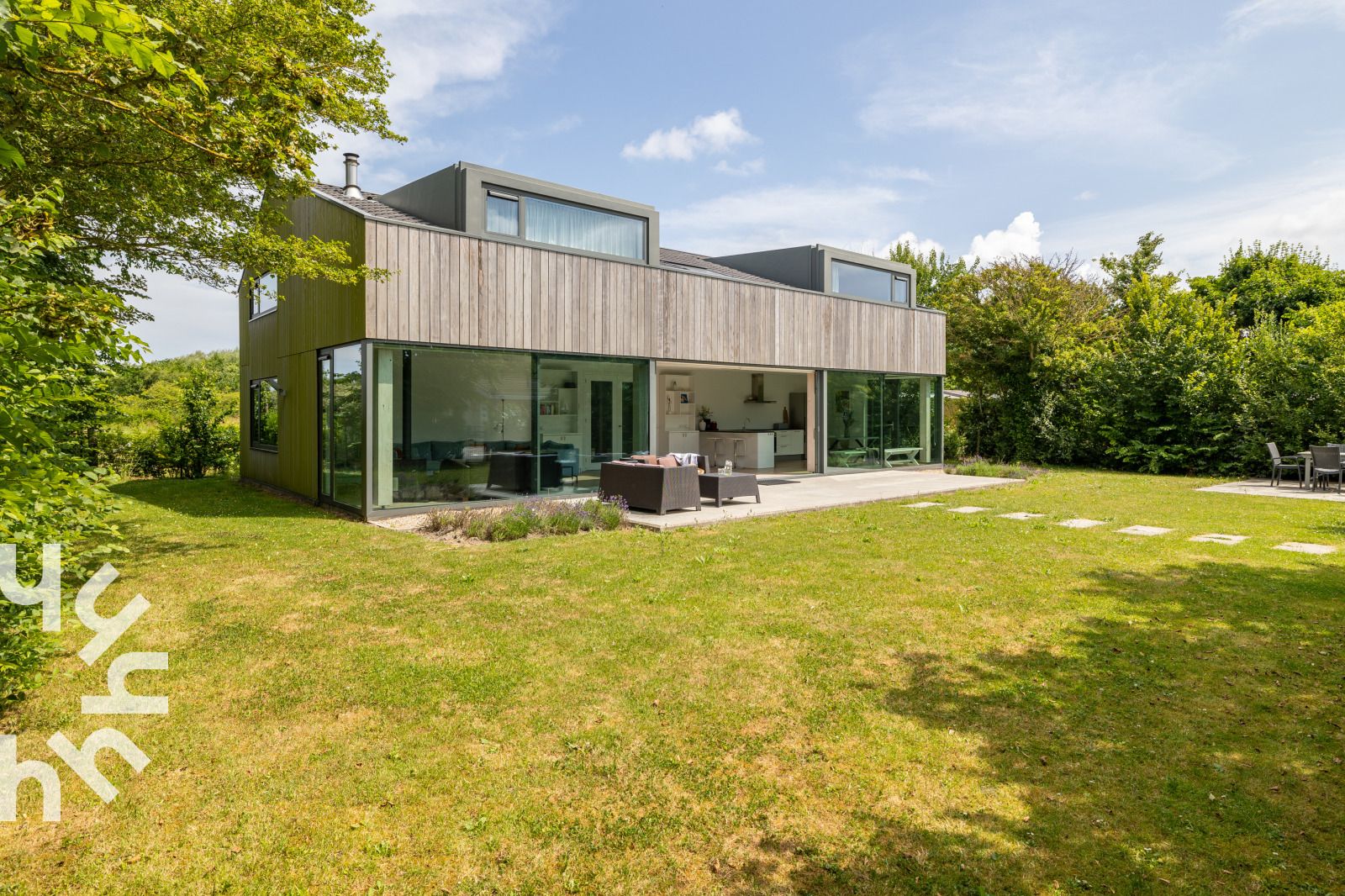Moderne badkamer in vakantiehuis ZE263, Westkapelle met ruime douche.