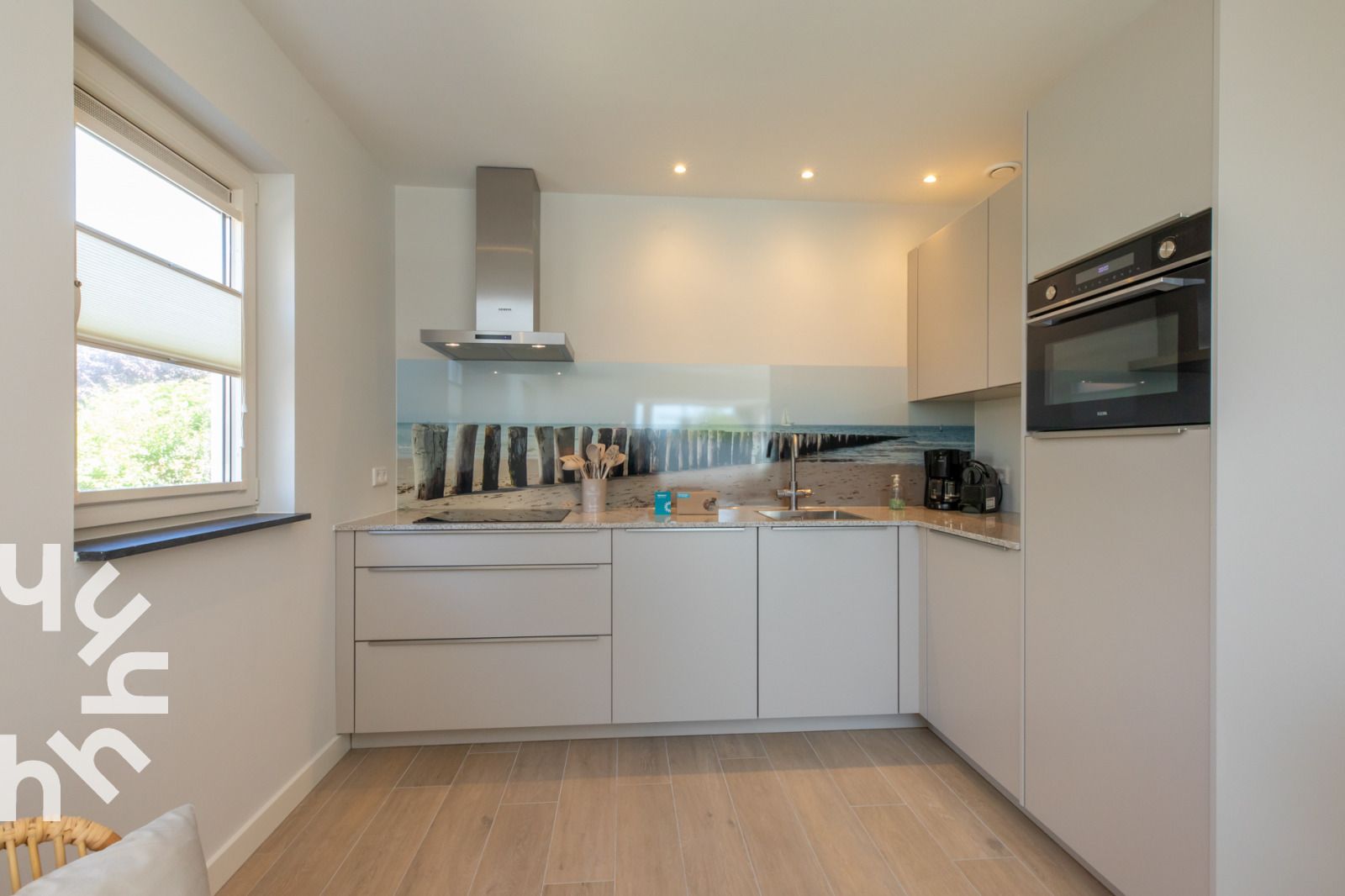 Dining area with terrace view in vacation home ZE1508, Westkapelle, Walcheren, Zeeland.