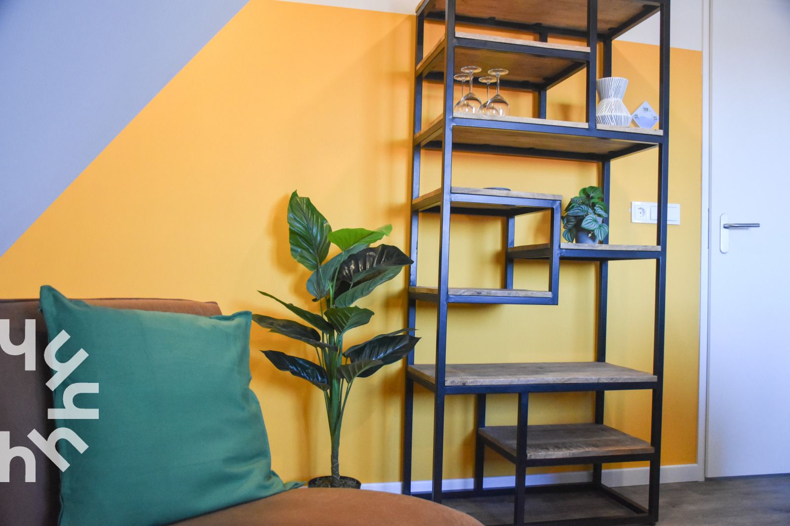 Comfortable bedroom in ZE1315 vacation home, Westkapelle, Walcheren, Zeeland with double bed and colorful pillows.