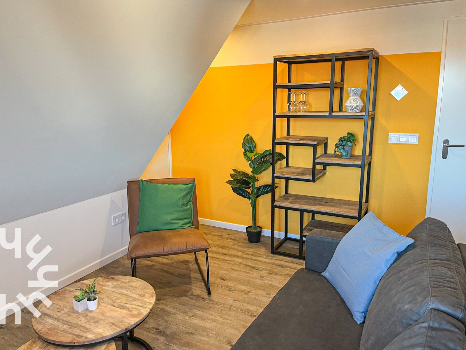 Modern kitchen in vacation home ZE1315, Westkapelle, Walcheren, Zeeland with white cabinets and appliances.